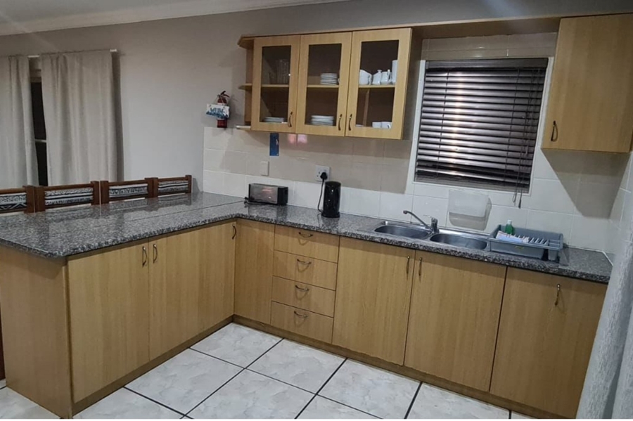 To Let 5 Bedroom Property for Rent in Apollo Ridge Western Cape